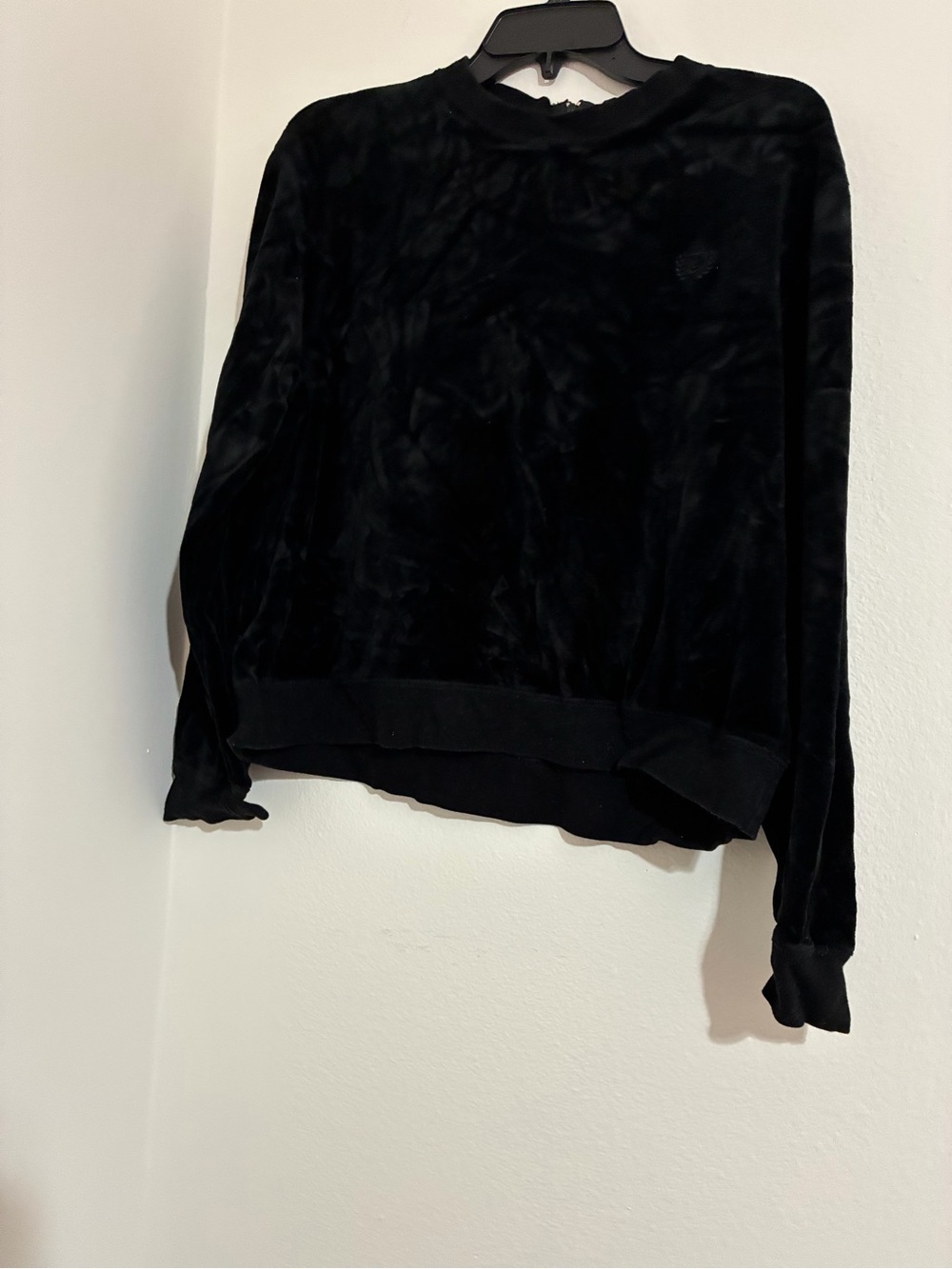 Liz Claiborne Black Velvet Pullover Sweatshirt